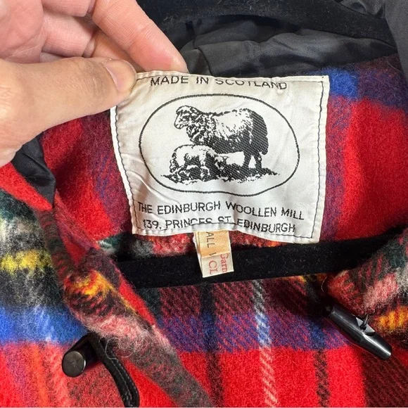 Vintage Edinburgh Woollen Mill Red Plaid Tartan Wool Poncho Cape Hooded Fringe - Picture 6 of 16